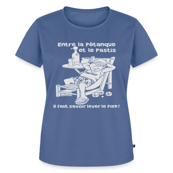 Maquette de T-shirt Premium bio Femme « Entre la Pétanque et le Pastis » à personnaliser