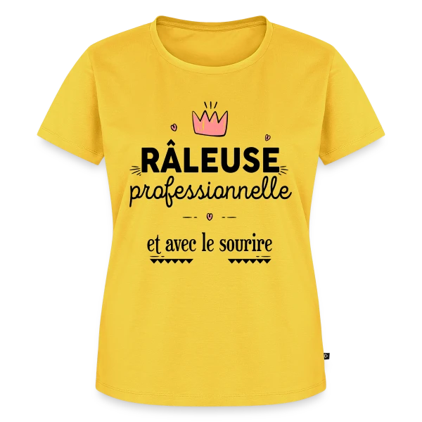 Maquette de T-shirt Premium bio Femme « Râleuse Professionnelle » à personnaliser