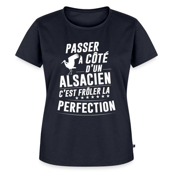 Maquette de T-shirt Premium bio Femme « L'Alsacien Parfait » à personnaliser