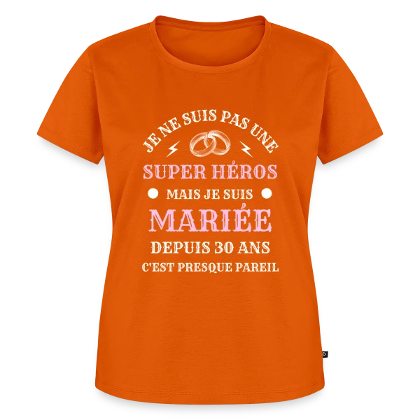 Maquette de T-shirt Premium bio Femme « Super Héroïne Mariée » à personnaliser