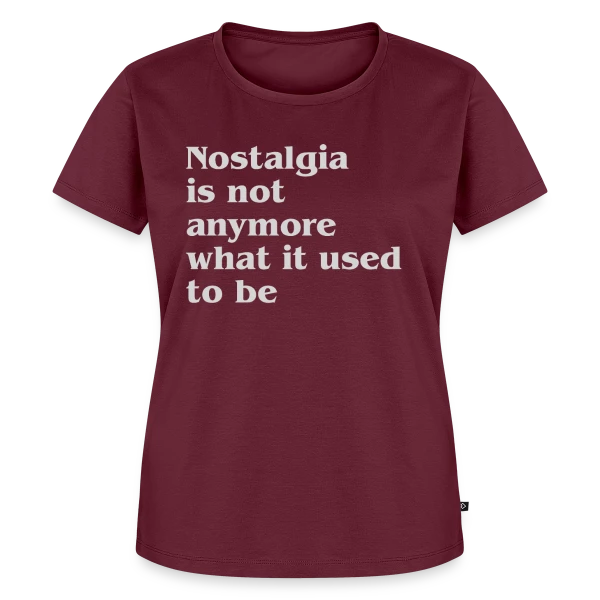 Maquette de T-shirt Premium bio Femme « La Nostalgie n'est Plus » à personnaliser