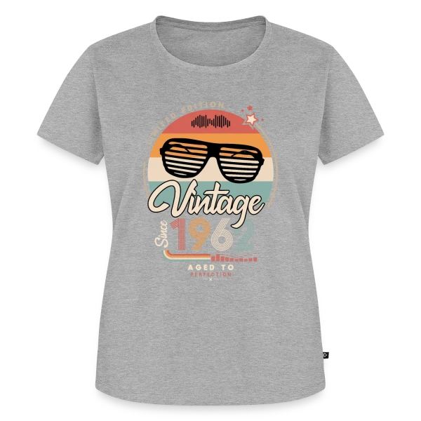 Maquette de T-shirt Premium bio Femme « Vintage Depuis 1962 : Un Classique Rétro » à personnaliser
