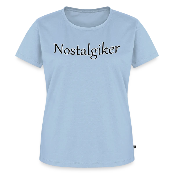 Maquette de T-shirt Premium bio Femme « Nostalgique Élégant » à personnaliser
