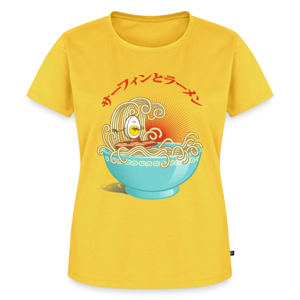 Maquette de T-shirt Premium bio Femme « Surf & Ramens : L'Œuf glisse dans le bol » à personnaliser