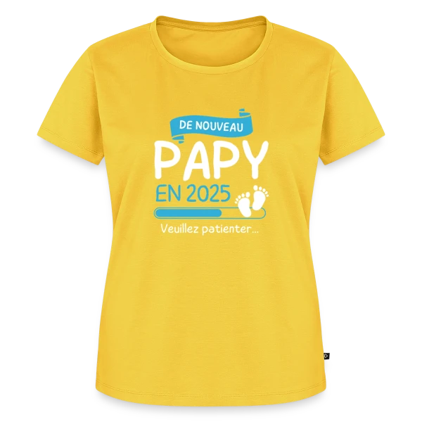 Maquette de T-shirt Premium bio Femme « 'De Nouveau Papy en 2025' – Annonce Maternité Humoristique » à personnaliser