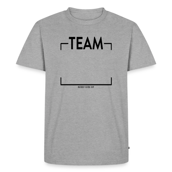 Maquette de T-shirt Premium bio Homme « Personnalisé 'Never Give Up' - Votre Équipe au Sommet » à personnaliser
