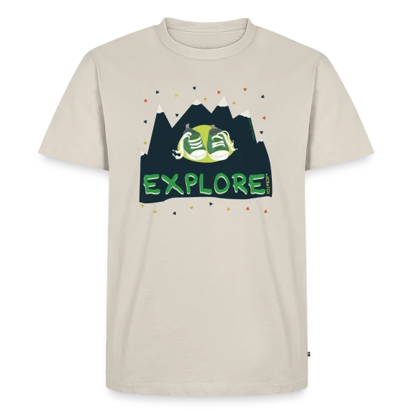 Maquette de T-shirt Premium bio Homme « Randonnée Montagne Baskets » à personnaliser