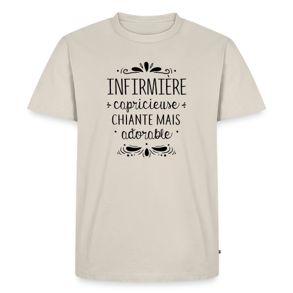 Maquette de T-shirt Premium bio Homme « Infirmière : Chiante Mais Adorable » à personnaliser