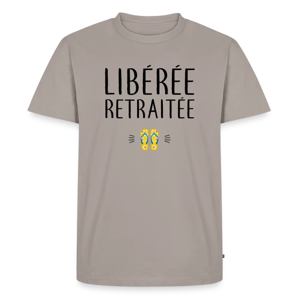 Maquette de T-shirt Premium bio Homme « 'Libérée Retraitée' - L'Humour pour Célébrer Sa Nouvelle Vie » à personnaliser