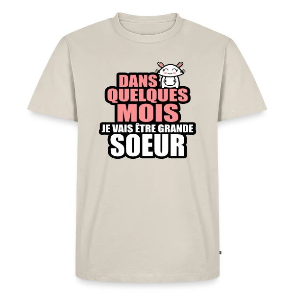 Maquette de T-shirt Premium bio Homme « Future Grande-Sœur : L'Annonce Tendre » à personnaliser