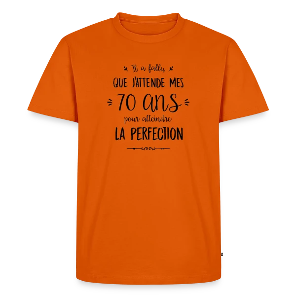 Maquette de T-shirt Premium bio Homme « 70 Ans : L'Âge d'Or de la Perfection » à personnaliser