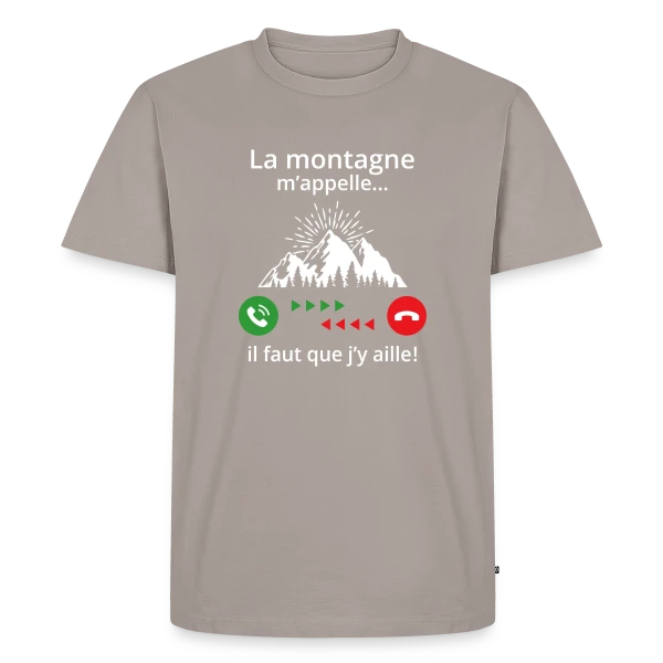 Maquette de T-shirt Premium bio Homme « La Montagne M'Appelle » à personnaliser