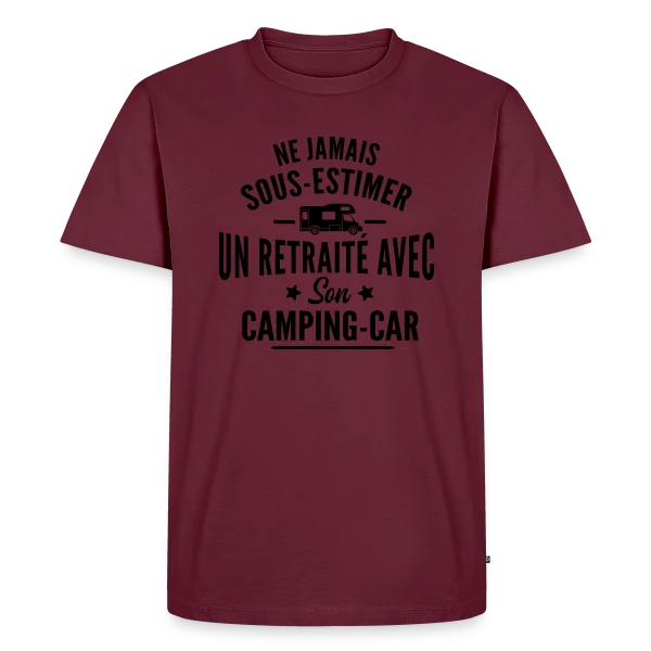 Maquette de T-shirt Premium bio Homme « Ne Jamais Sous-Estimer un Retraité en Camping-Car » à personnaliser