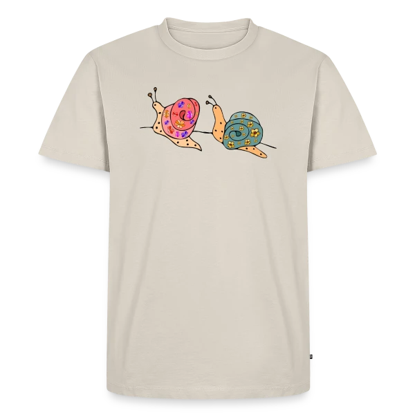 Maquette de T-shirt Premium bio Homme « L'Escargot Chic » à personnaliser