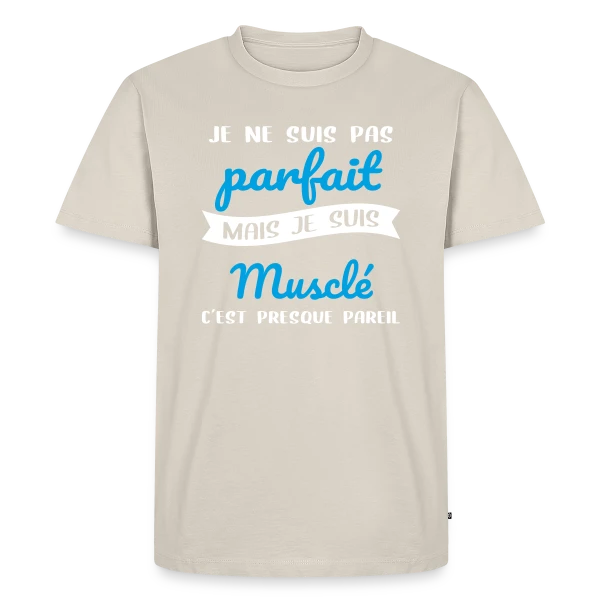 Maquette de T-shirt Premium bio Homme « Musculation : Pas Parfait, Mais Musclé ! Humour Fitness » à personnaliser