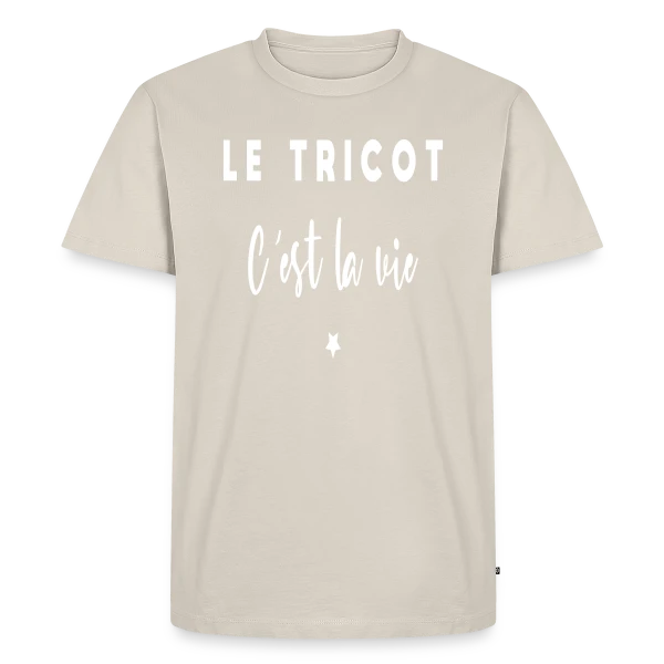 Maquette de T-shirt Premium bio Homme « Le Tricot C'est la Vie » à personnaliser