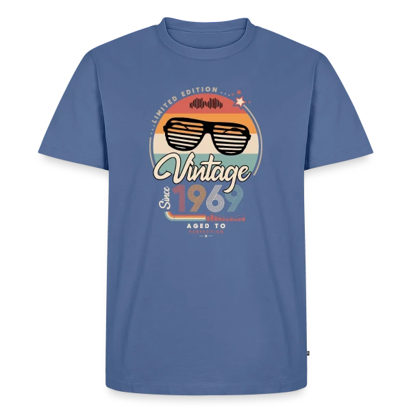 Maquette de T-shirt Premium bio Homme « Vintage Depuis 1969 : L'Année Légendaire » à personnaliser