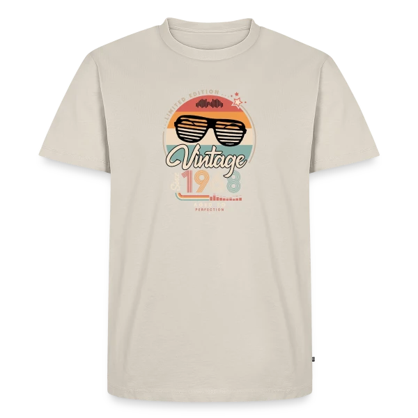 Maquette de T-shirt Premium bio Homme « Vintage Depuis 1968 : L'Esprit Révolutionnaire » à personnaliser