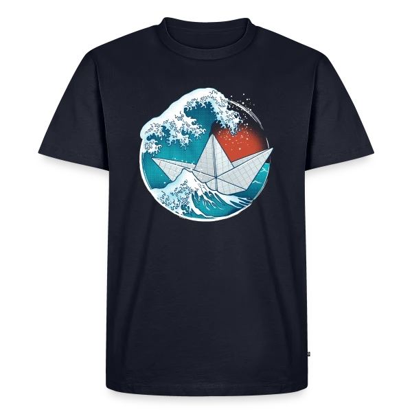 Maquette de T-shirt Premium bio Homme « Bateau Origami dans la tempête » à personnaliser