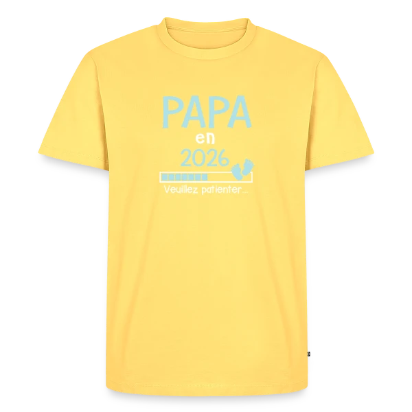Maquette de T-shirt Premium bio Homme « Papa en 2026 : Annonce de Grossesse Humour » à personnaliser
