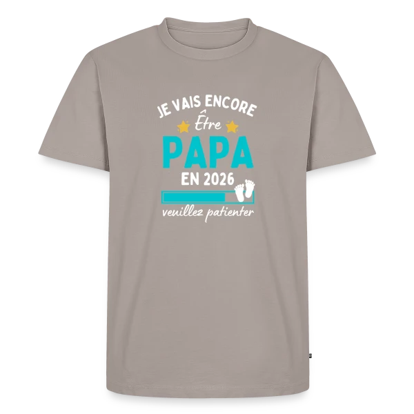 Maquette de T-shirt Premium bio Homme « Je Vais Encore Être Papa en 2026 : Patience ! » à personnaliser