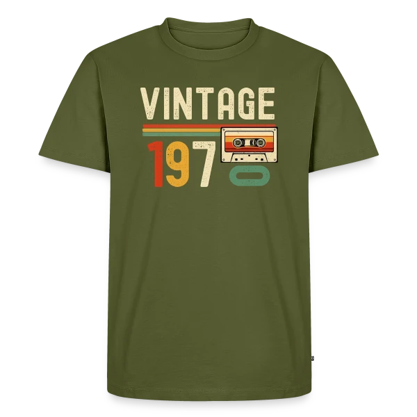 Maquette de T-shirt Premium bio Homme « Vintage 1970 Cassette Rétro » à personnaliser